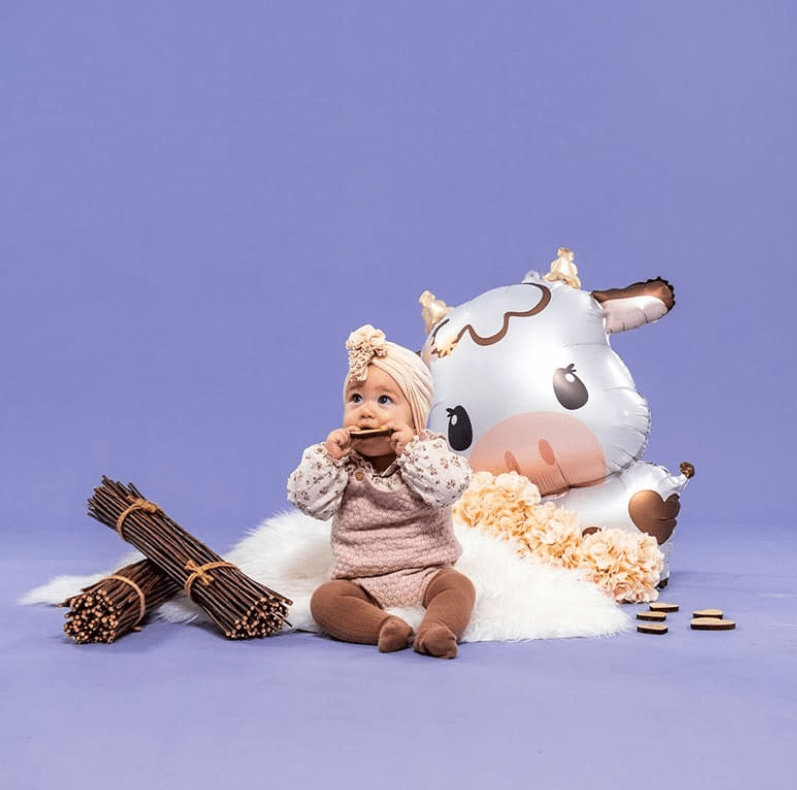 33" Super Shape "Cute Cow" Foil Balloon - Image 3